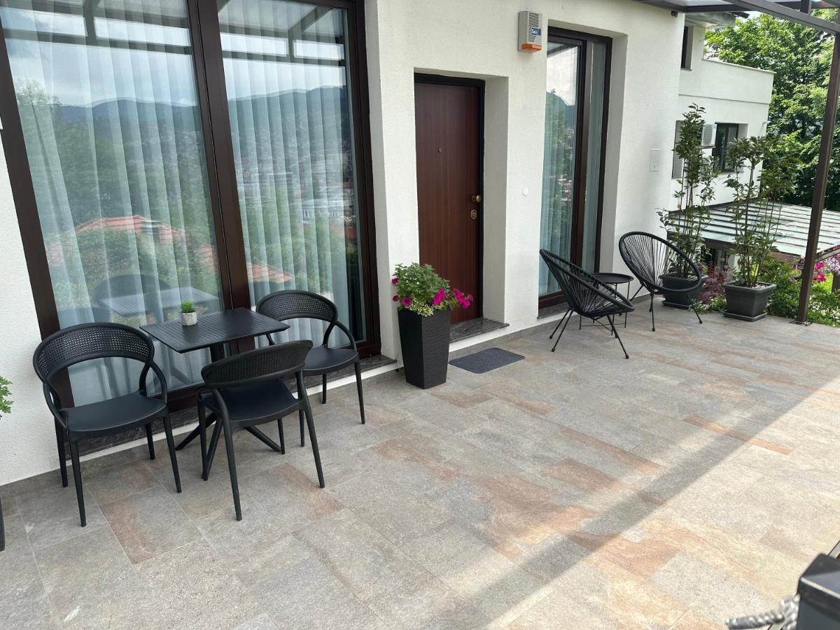33 Apartment *