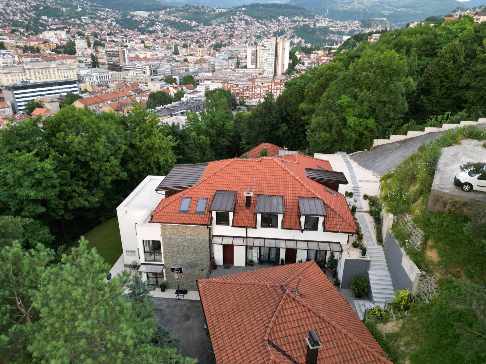 Apartment 33 *